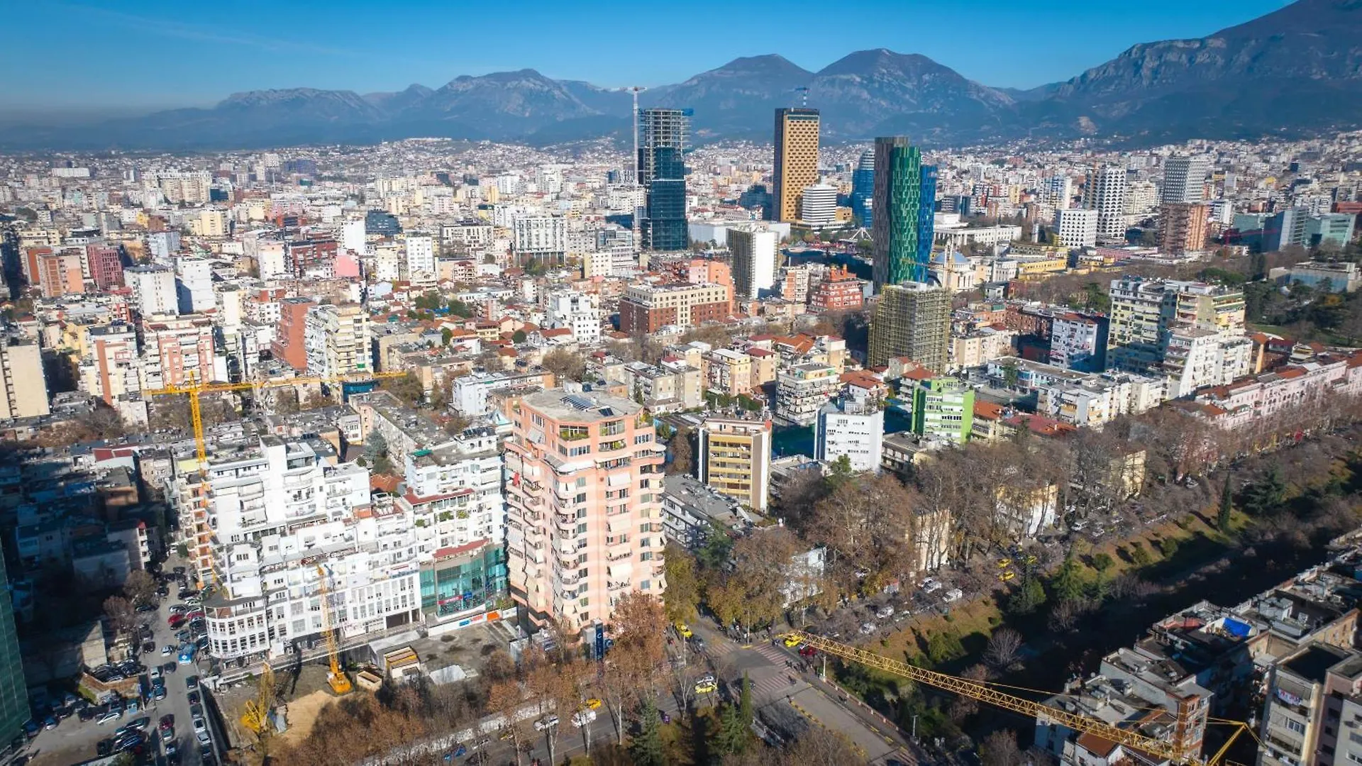 Hotel Aria Tirana 3*,